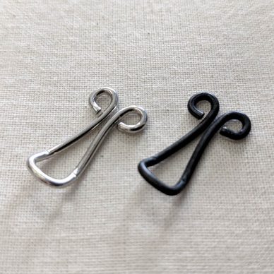 White Bra Hook and Eye Bra Strap Sew-in Fasteners - 3 Hooks - 45 mm Wide -  Pack of 2 Sets