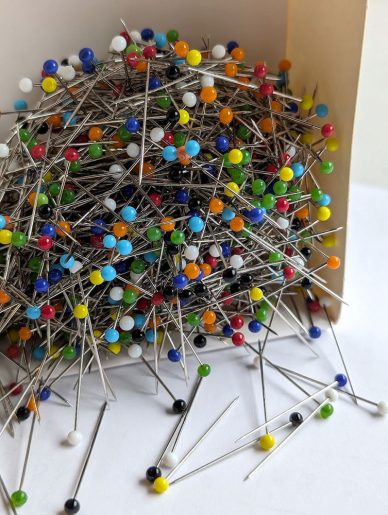 Colour-Headed Pins Box of 1000 pins - William Gee UK Haberdashery